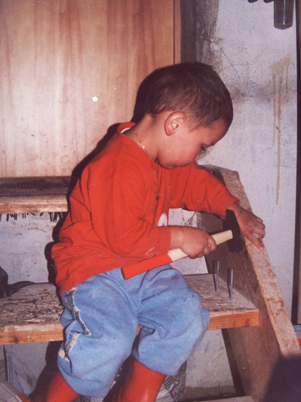 Valentin Kind Nagel Hammer