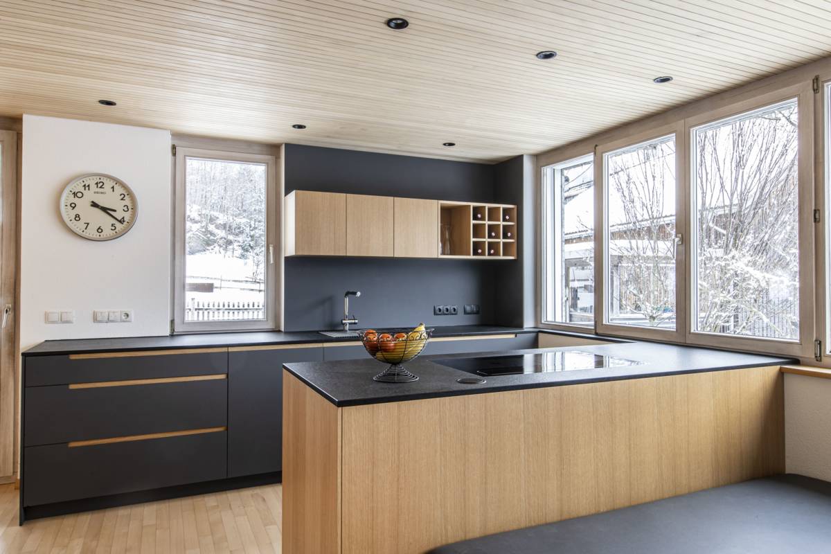 Fenix Eiche Küche Insel Weinregal