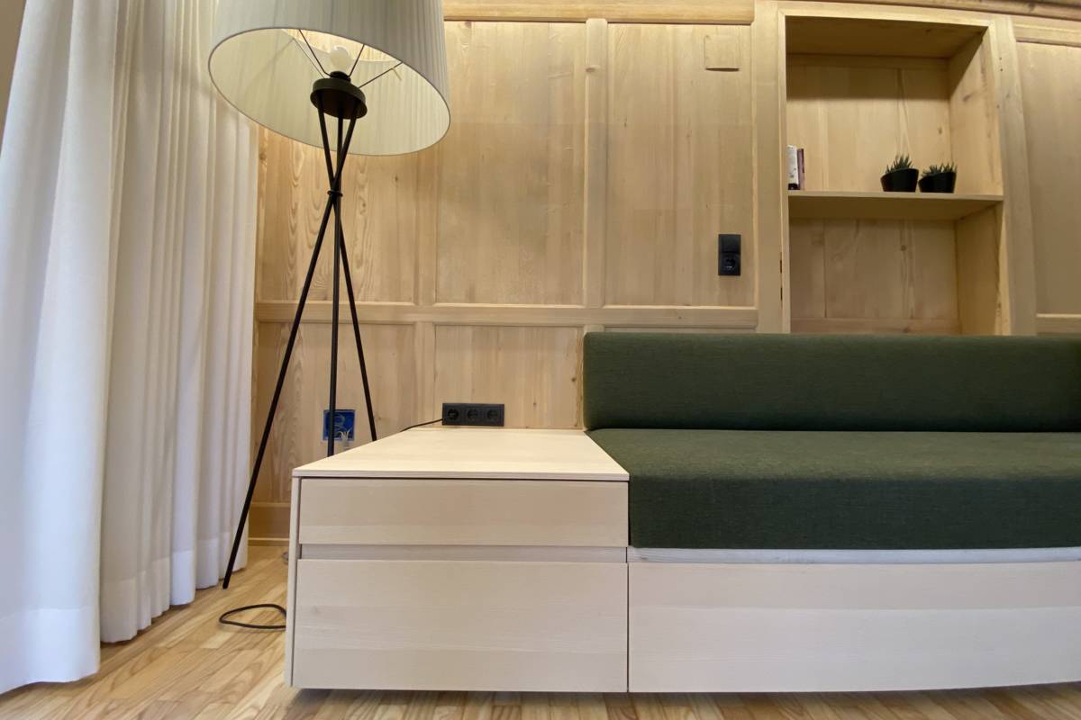 Couch Tischler Esche Polster Grün