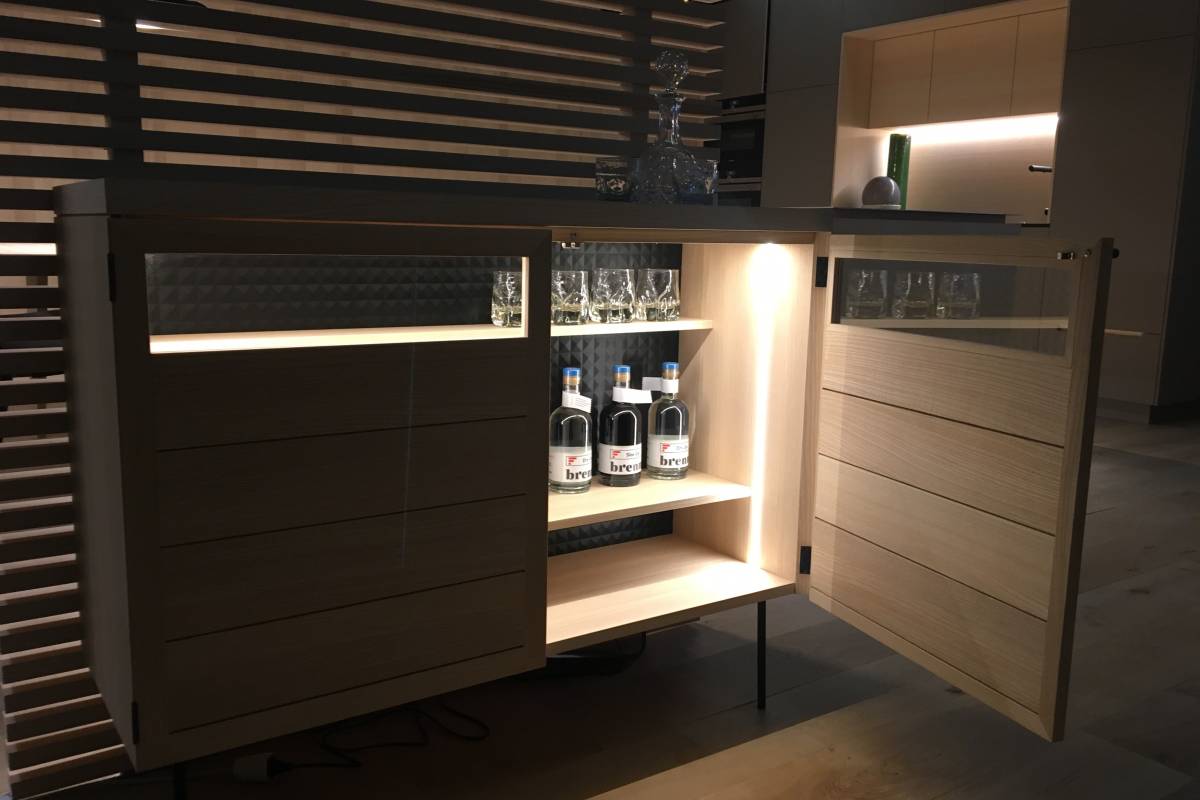 LED Massivholz Esche Schrank Möbel