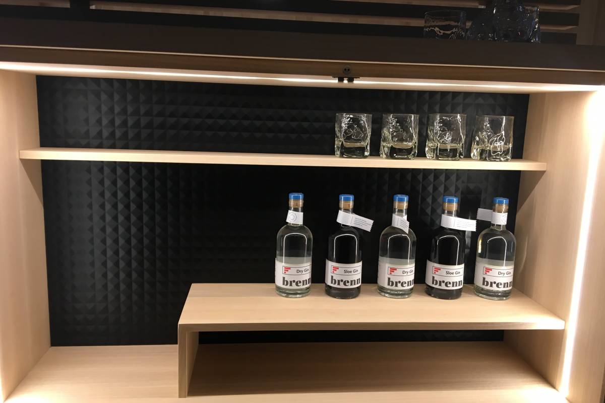 LED Massivholz Esche Schrank Möbel