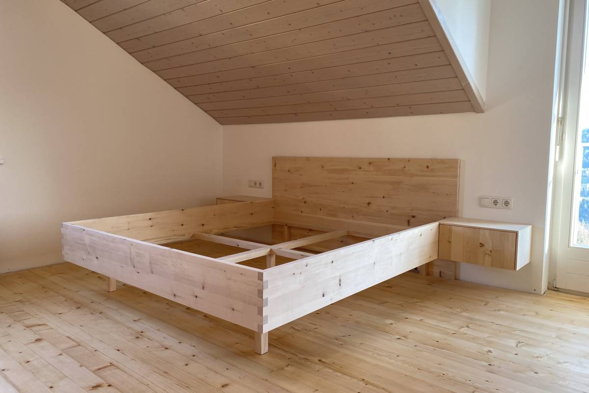 Zirbenbett Schlafzimmer