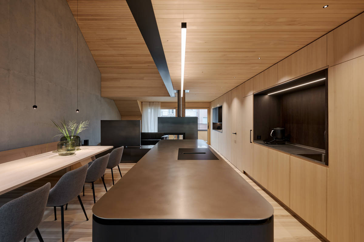 Tabbe Küche dunkle nische hell modern
runde Kücheninsel
Edelstahl