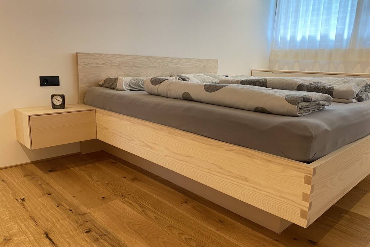 Tischlerbett MAssivholz Zinken