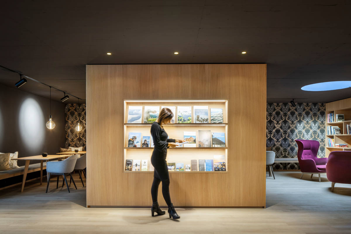 Prospektständer LED Licht Eiche schlicht