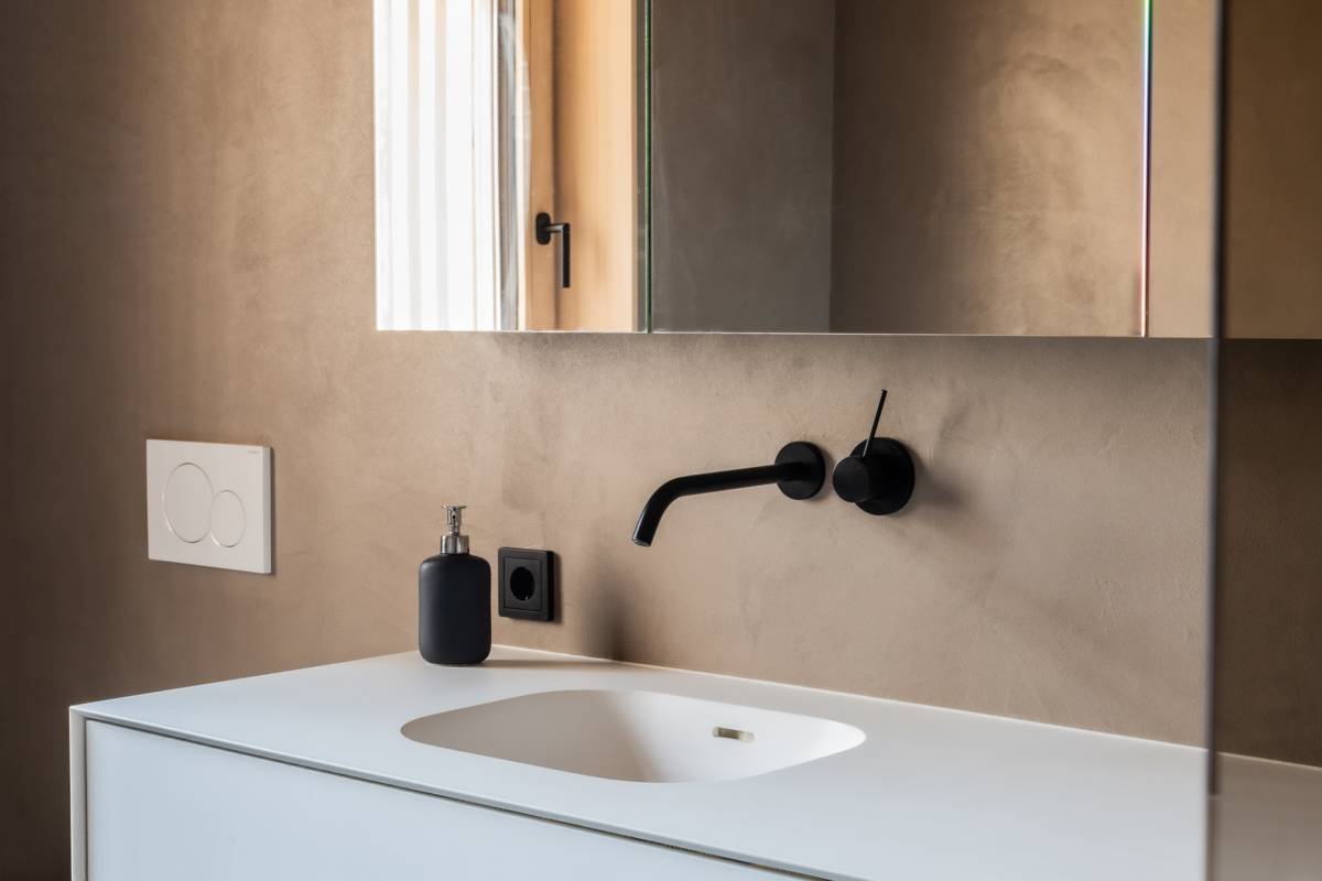 Weißes Corianmöbel
Bcken übergangslos verschliffen