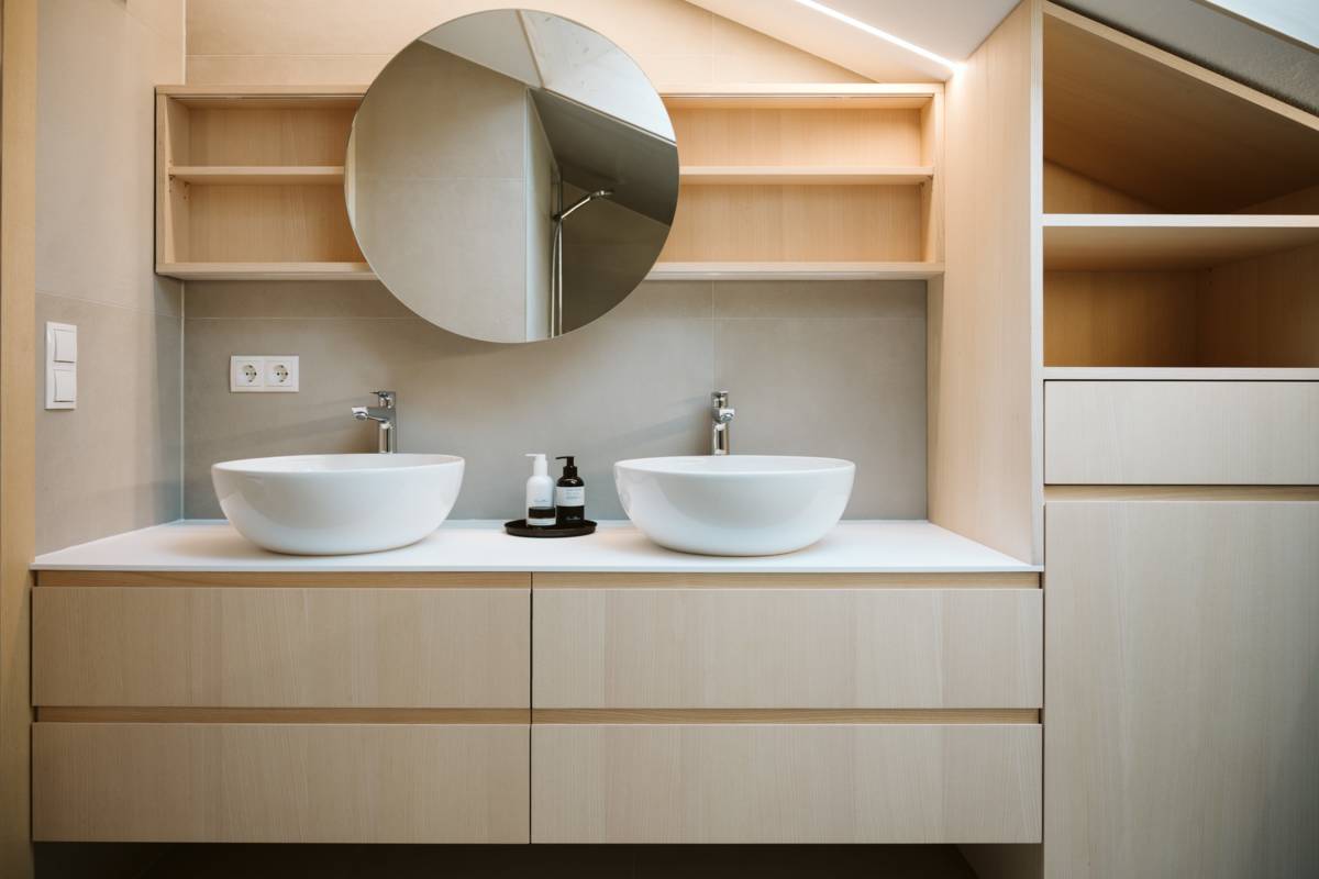 Spiegel seitlich verschiebbar