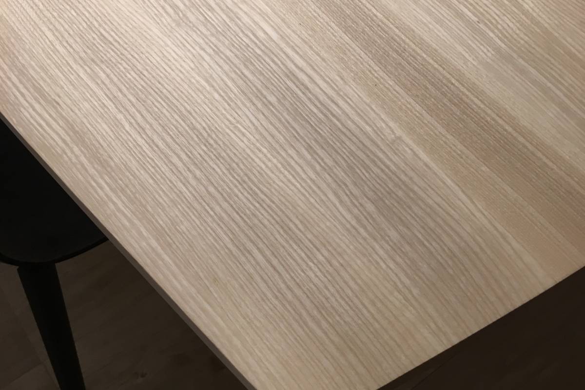 durchgestämmt Füße Tisch massiv