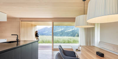 Dunkle Insel, Küche, Weiß, Holz, Bregenzerwald