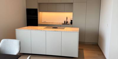 Küche, warmer Grauton, Stein hell,