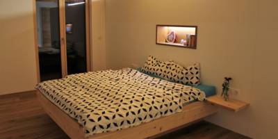 Schlafzimmer Zirbe Beleuchtung Massiv