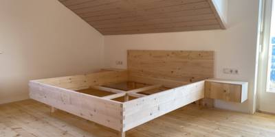 Zirbenbett Schlafzimmer