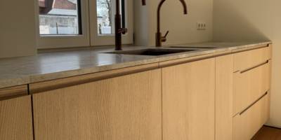 Esche, Stein hell, weiß, Kupfer Armatur