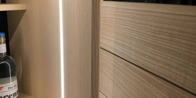 LED Massivholz Esche Schrank Möbel