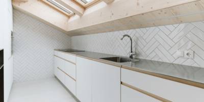 Küche Weiß Esche Holz Matt Griffdetail Edelstahl