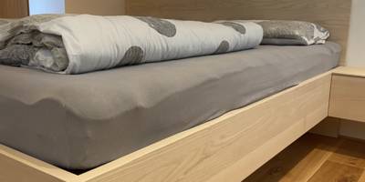 Tischlerbett MAssivholz Zinken