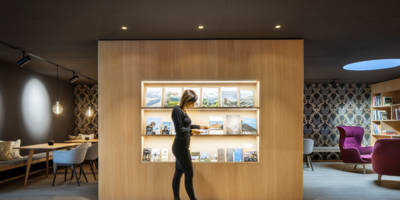 Prospektständer LED Licht Eiche schlicht