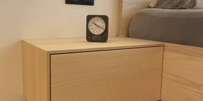 Nachtkästchen Esche dünn hell