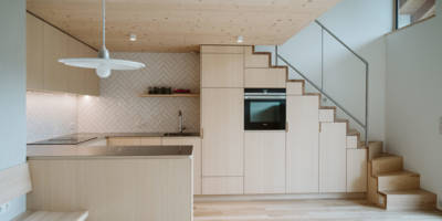 Küche Treppenverbau Esche Holz Furnier