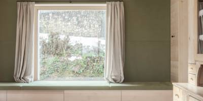 Liegefenster, Massivholz, Polsterflächen, Vorhang,