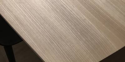 durchgestämmt Füße Tisch massiv