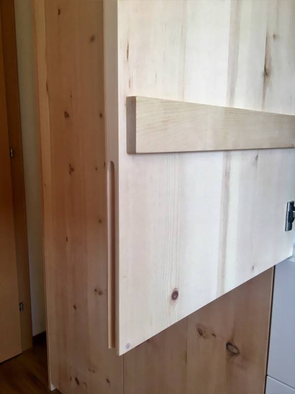 Schlafzimmer Zirbe weiß massiv Griffprofil