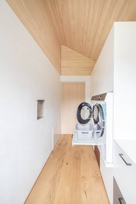 Waschmaschine erhöht, Auszug für Wäsche