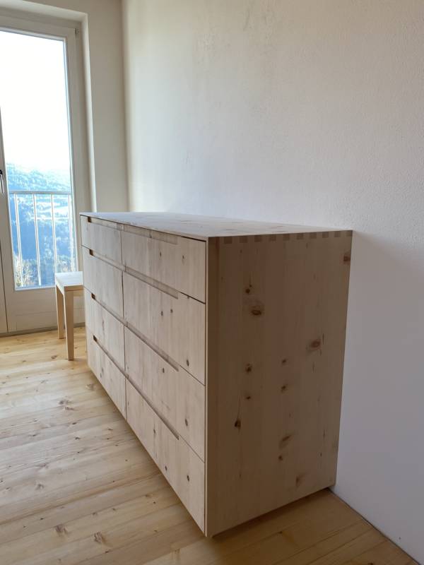 Zirbe Kommode Zinken Griff