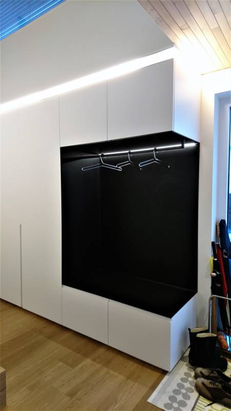 Garderobe SchwarzstahlNiesche Weiß LED