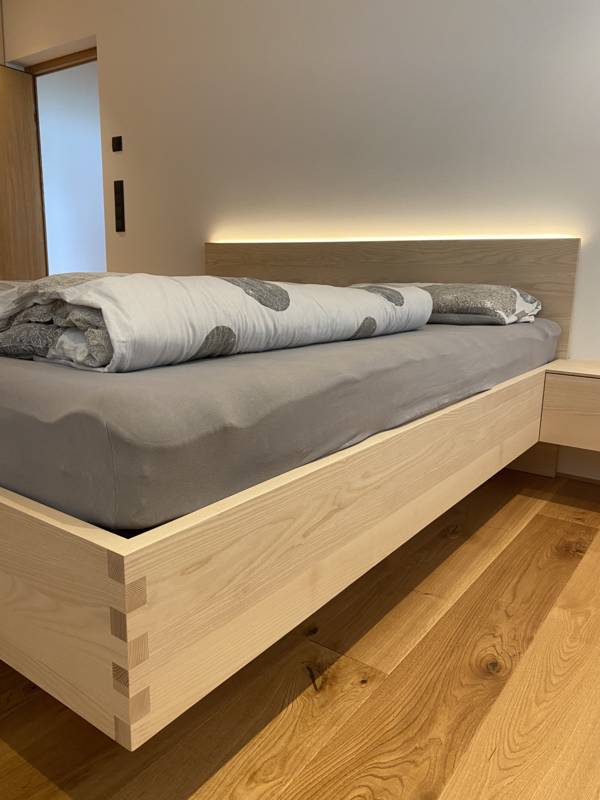 Tischlerbett MAssivholz Zinken