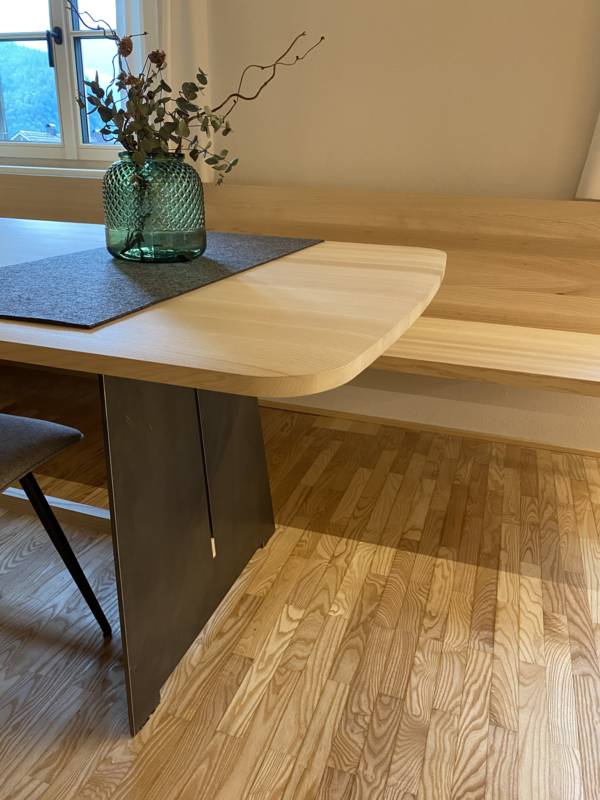 Tisch Esche Massivholz Tischler Bregenzerwald Oval