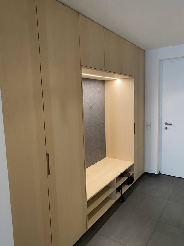 Nische Ehsce Garderobe Griffprofiel