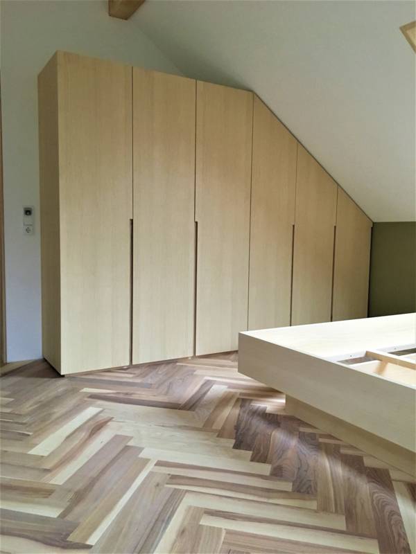 Möbel_Esche_Bezau_Dachschräge